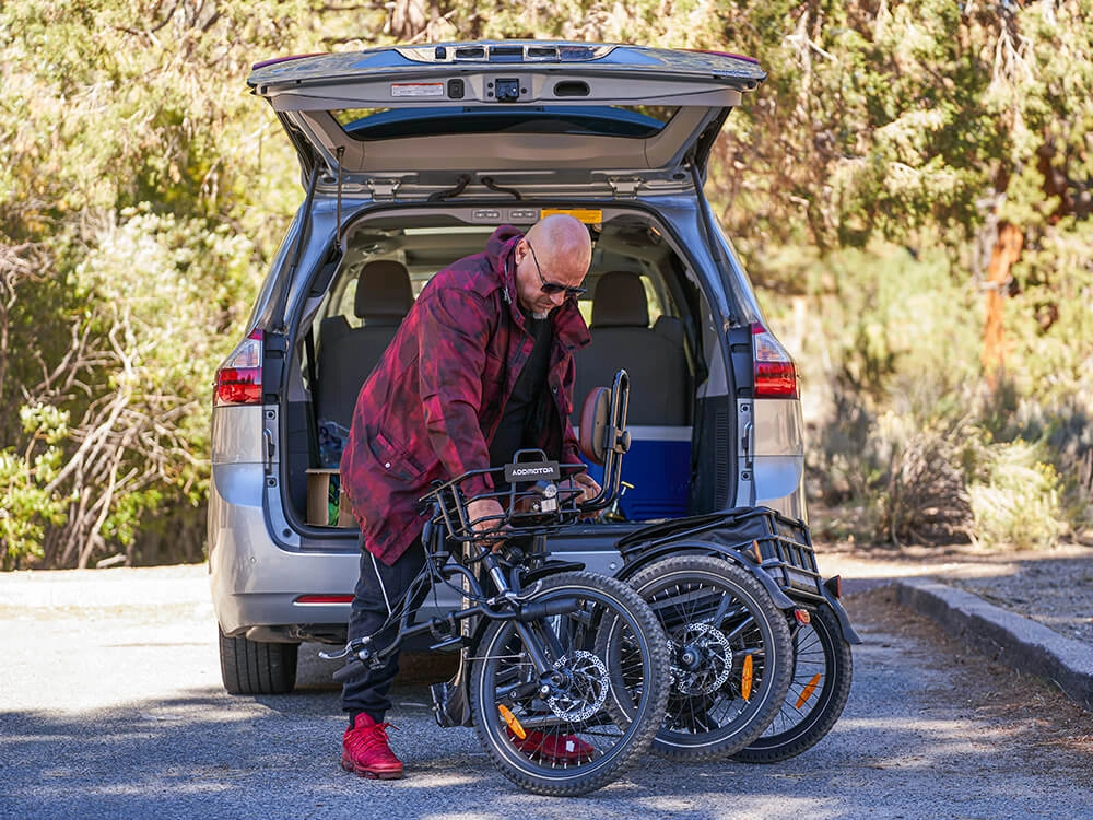 Folding eTrikes